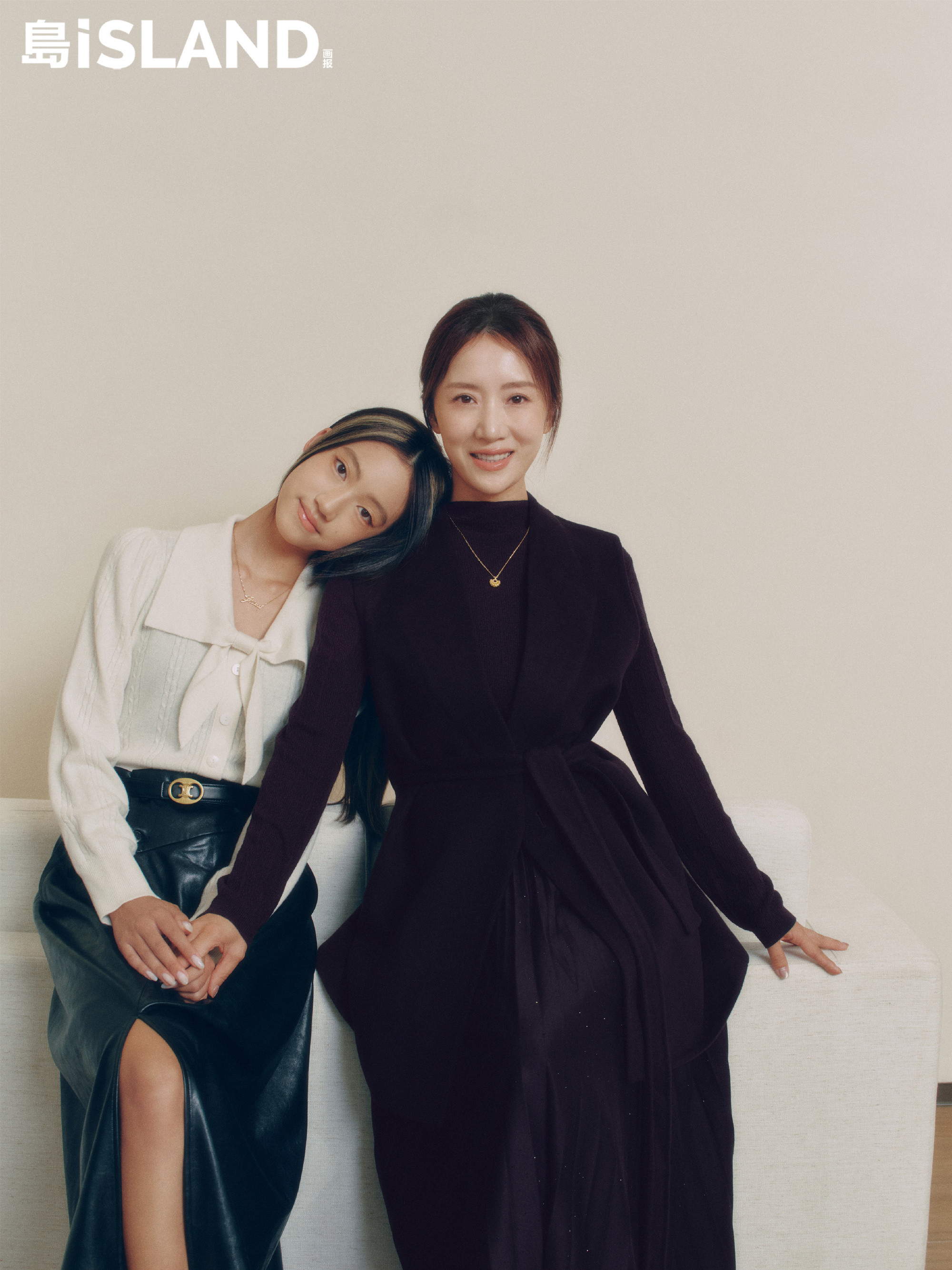 李念带女儿上杂志了，估计也是星二代预备役