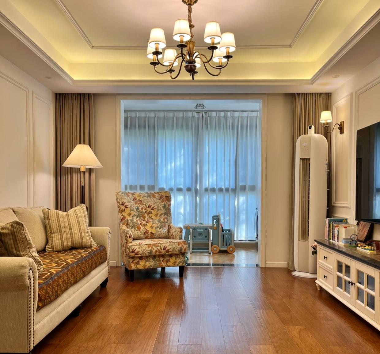 9月份朋友看中一套房子，价格谈到140万。房主说她是5年前才花了10多万装修的，