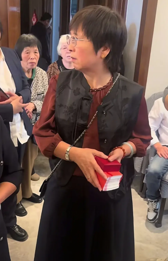 这才是寻亲家庭的榜样，寻亲成功后不搞认亲宴，家里亲人聚在一起！养父母家在福建
