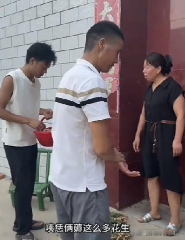 小故事！原来雨露的婆婆也是一个啰嗦的嘴，雨露说想吃花生灵洋走