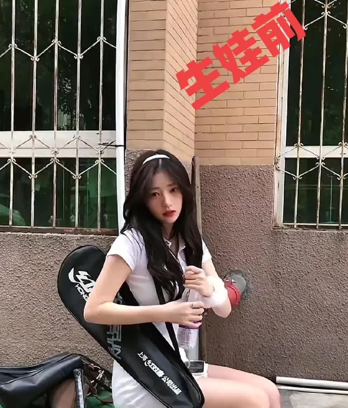 黄一鸣在生娃前和生娃后区别是真的蛮大的，生娃前还在上大学时，身材真的很好，很少女