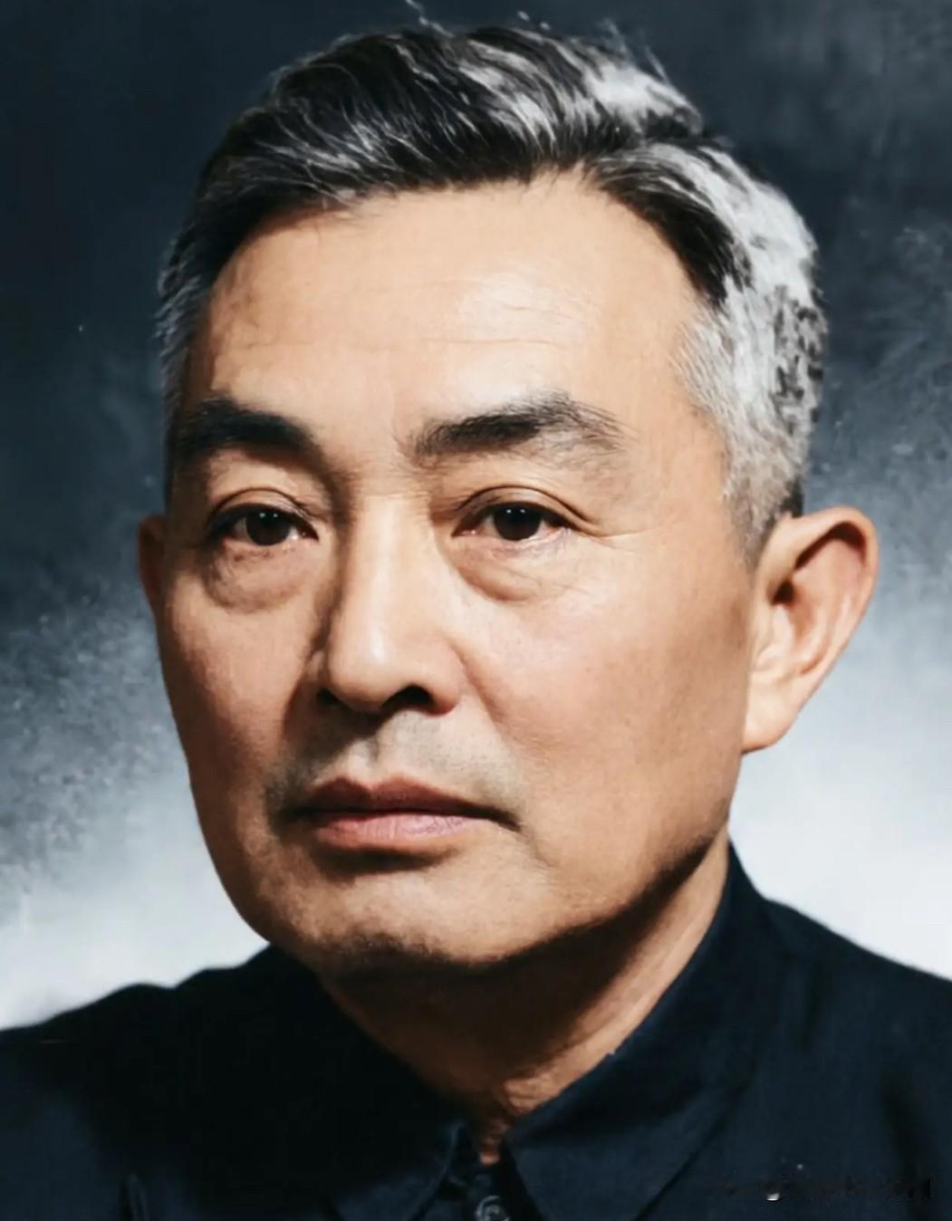 他是红四方面军的总政委，徐向前是红四方面军的总指挥，关键时刻听从徐向前劝阻，没有