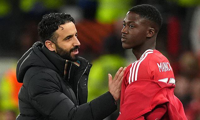 【梅努与曼联关系破裂】《每日邮报》ChrisWheeler：20岁英格兰国脚梅