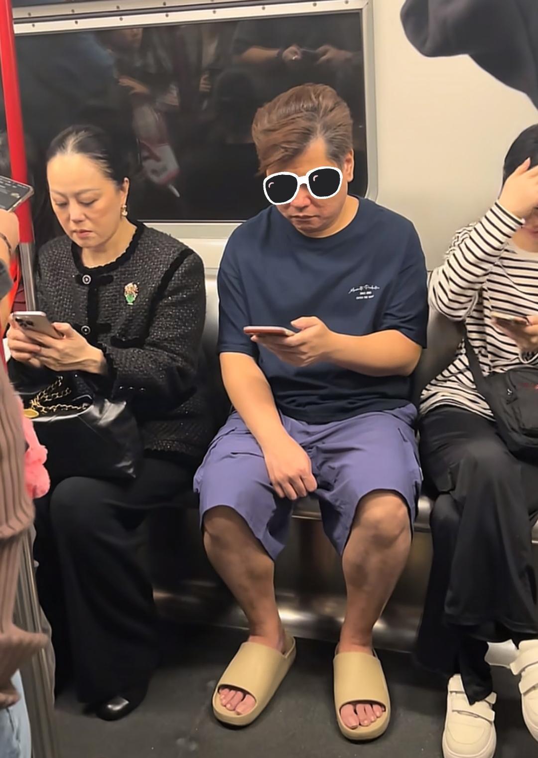 当年被骂“香港第一败家女”的章小蕙，现在坐地铁没人认得她。最近有人在香港地铁