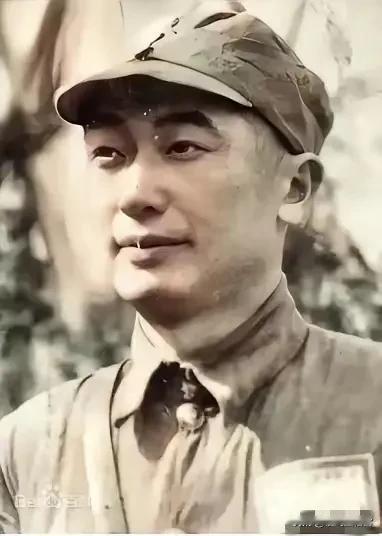 1949年，国民党准备撤往台湾时，戴安澜的遗孀王荷馨接到通知，对方开口就说：“去