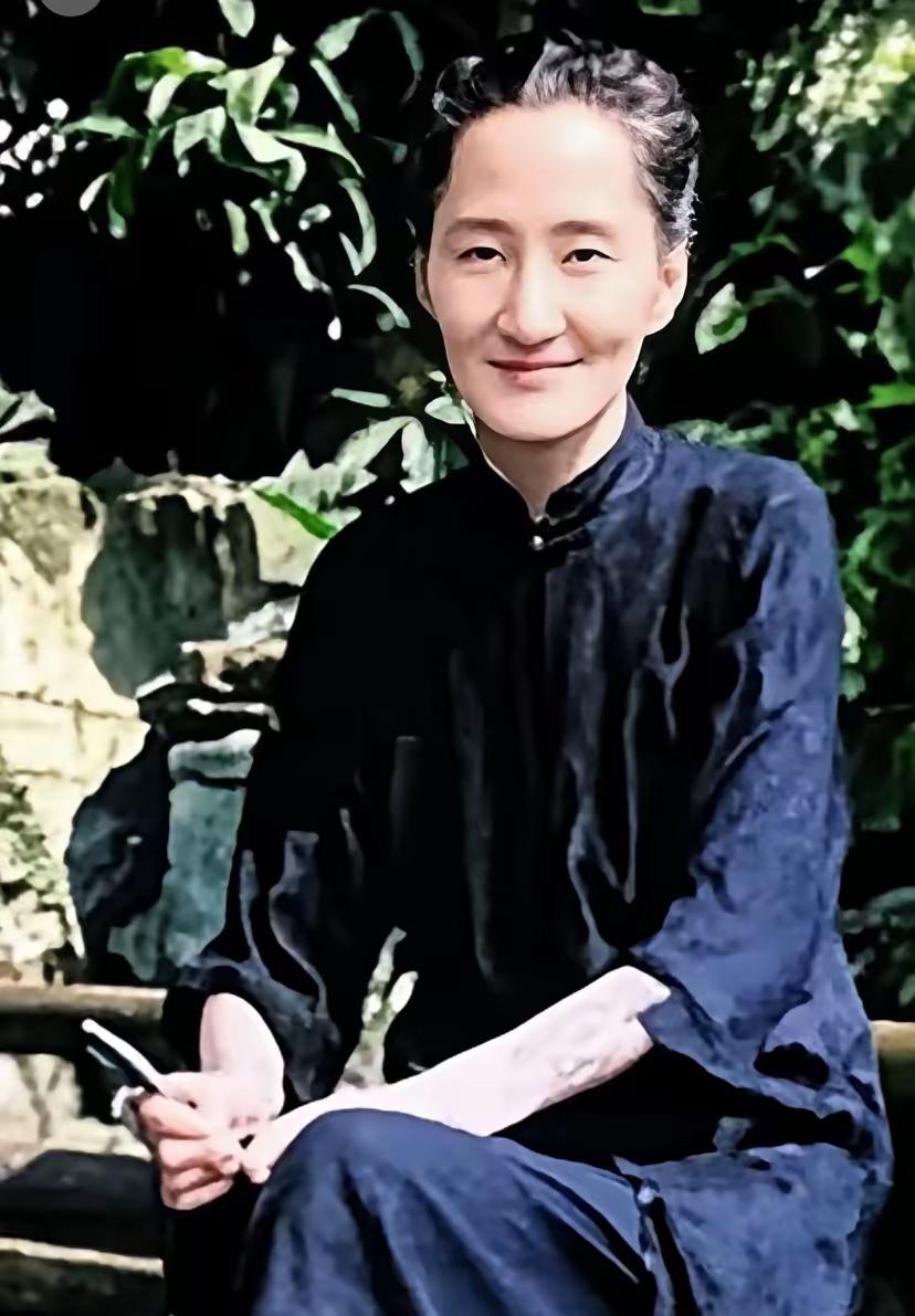 1963年，60岁的陆小曼在上海的罕见留影，都看看吧，虽然岁月给她留下了痕迹，但