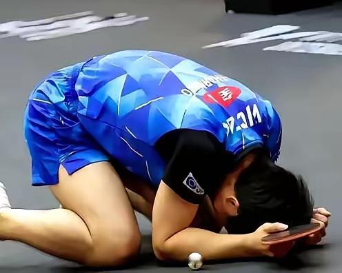 看这WTT总决赛的新闻，直接给我整笑了。张本智和又开始“做法”了，高调喊着要拿