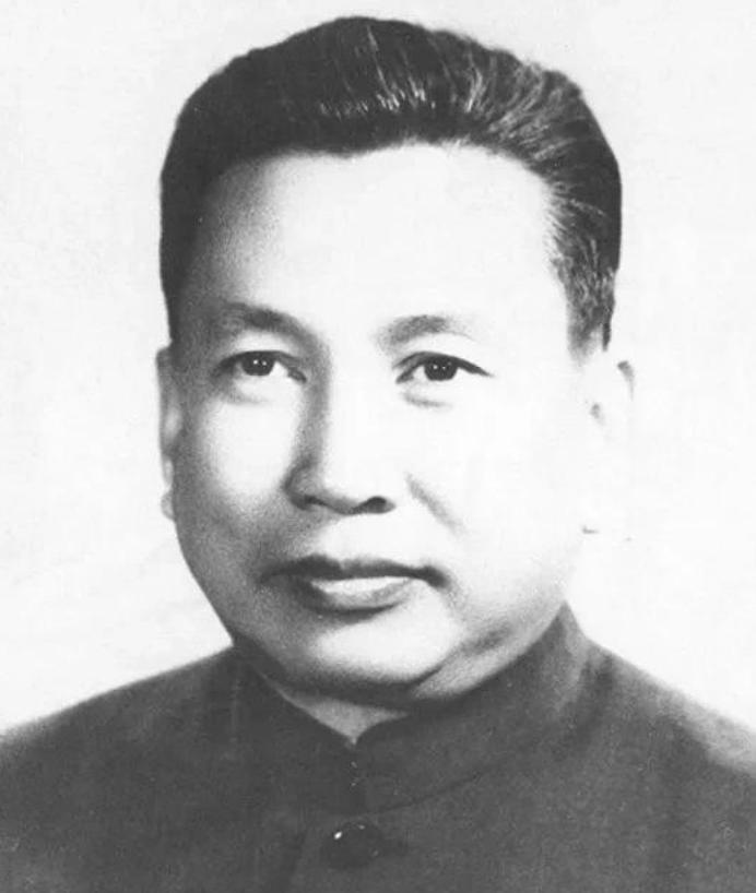 1985年，年至花甲的波尔布特，行为令人发指。他给自己分配了一位20岁出头的貌美