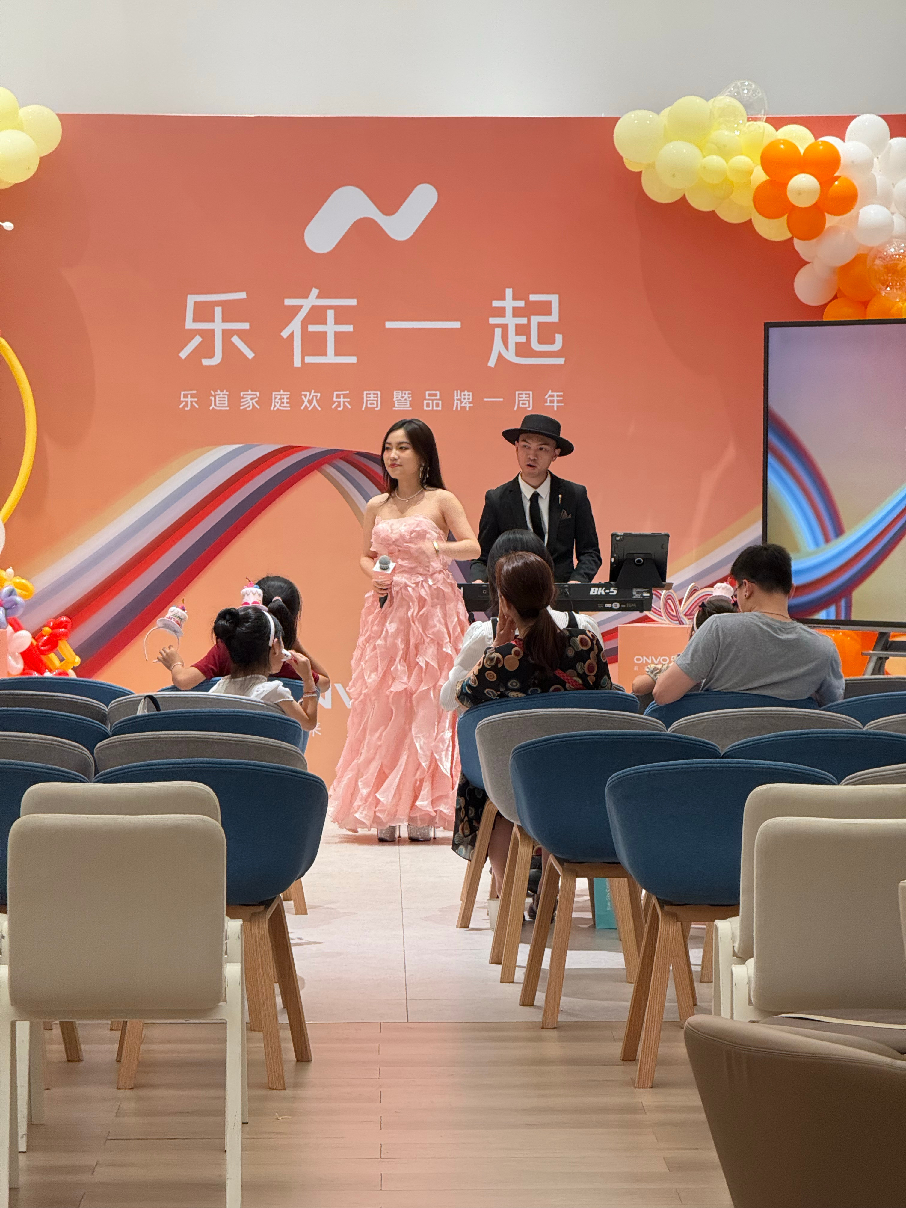 今天沾乐道的光进了蔚来牛屋，这环境是真舒服，但是乐道这活动氛围整的也是真的很不错