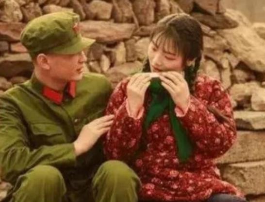 1968年，知青朱启龙参军出发前夜，他的女友解开衣衫，誓言：“不论多久，都会等你