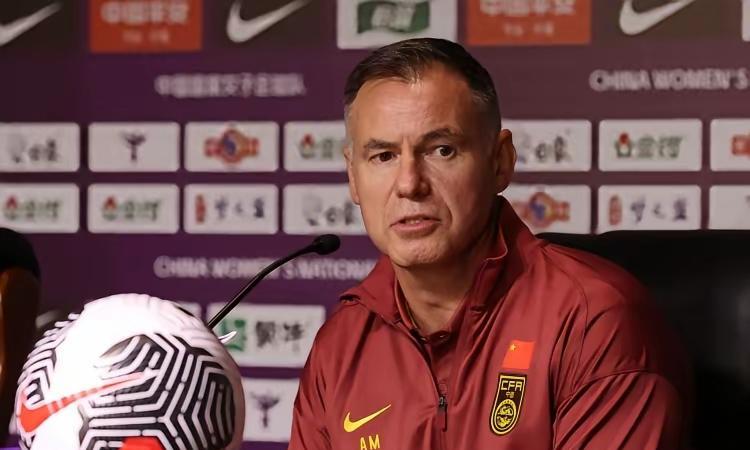 搞了一半天，中国女足澳洲主帅米利西奇又没有下课了，真的太意想不到了，11月30日