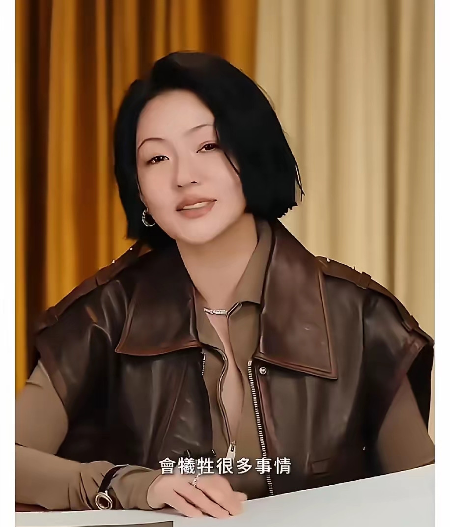 我朋友说姐妹老了会长得越来越像，看到小S，我发现这句话真对呀！小S和大S年轻的时候长得一点都不像，大
