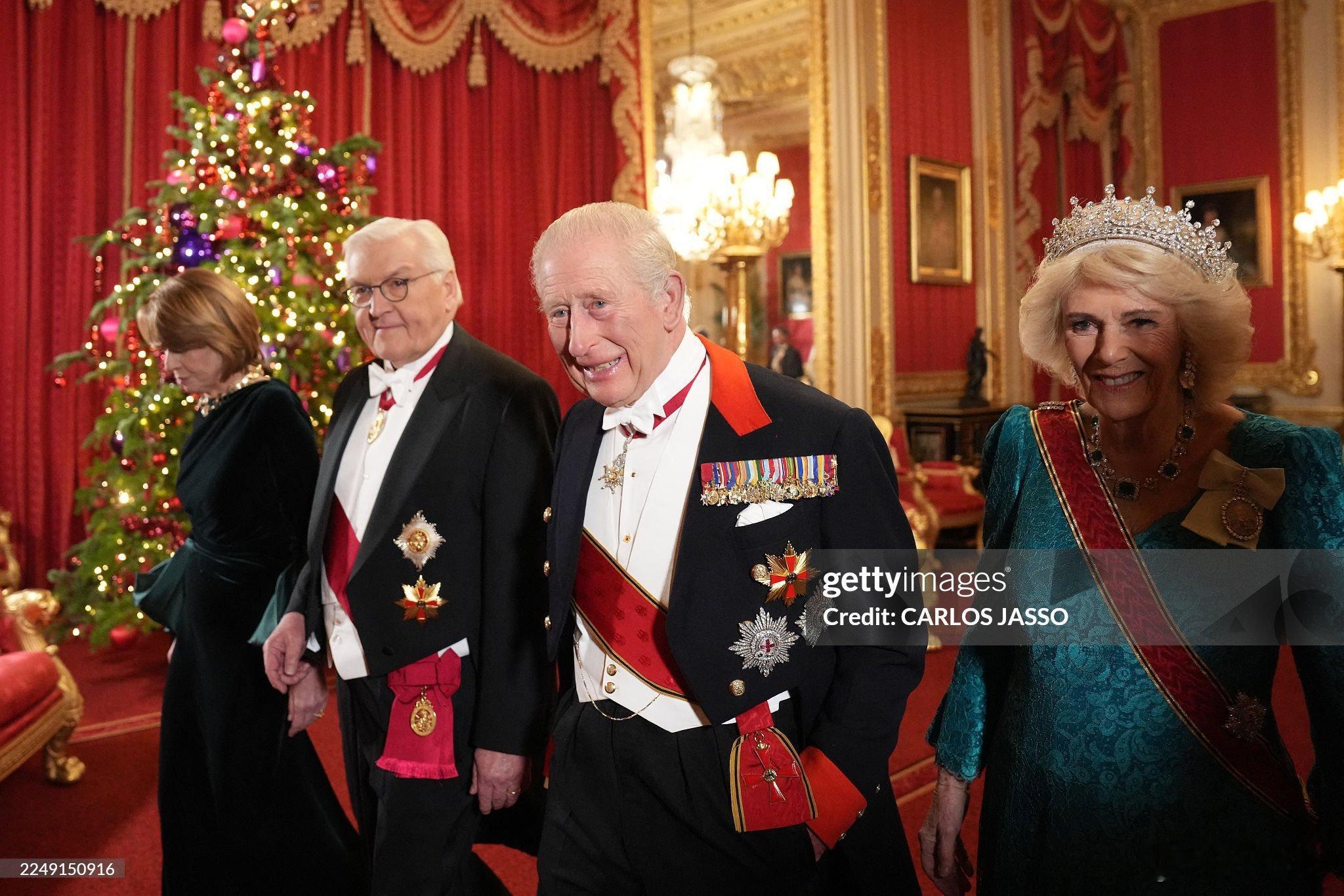 英国王室🇬🇧12月3日，欢迎德国总统国事访问国宴，卡米拉王后新解锁佩戴女王