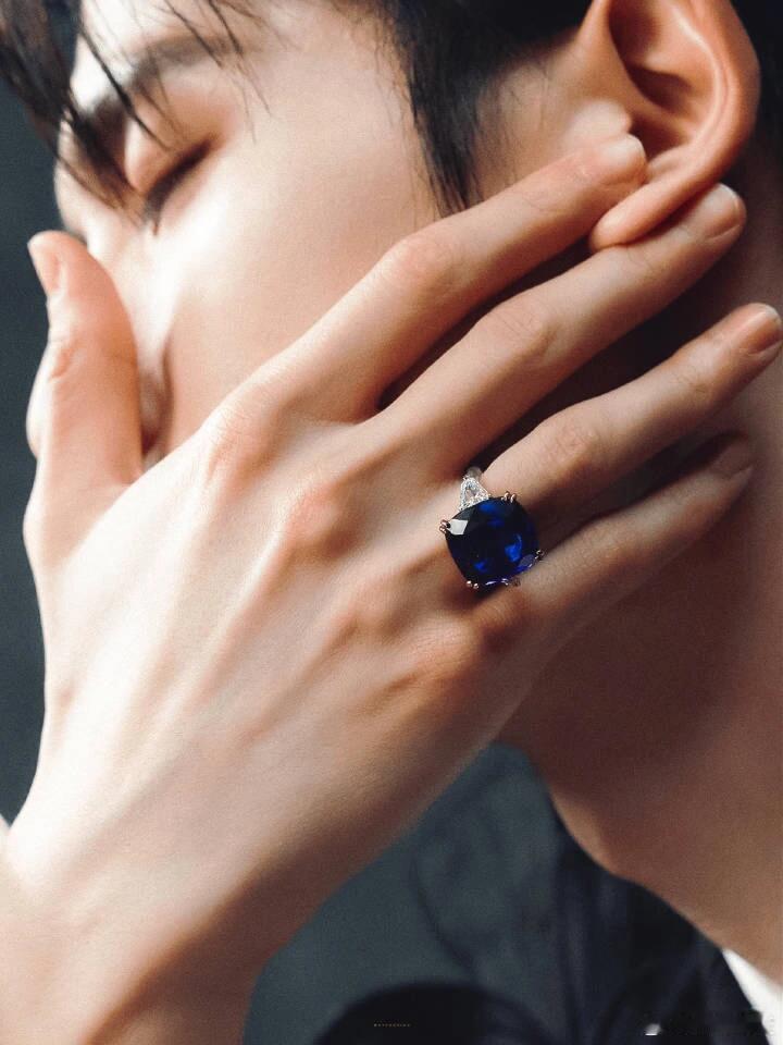 张凌赫张凌赫你的眼睛像大海一样辽阔不懂就问这是王子吗😭张凌赫｜