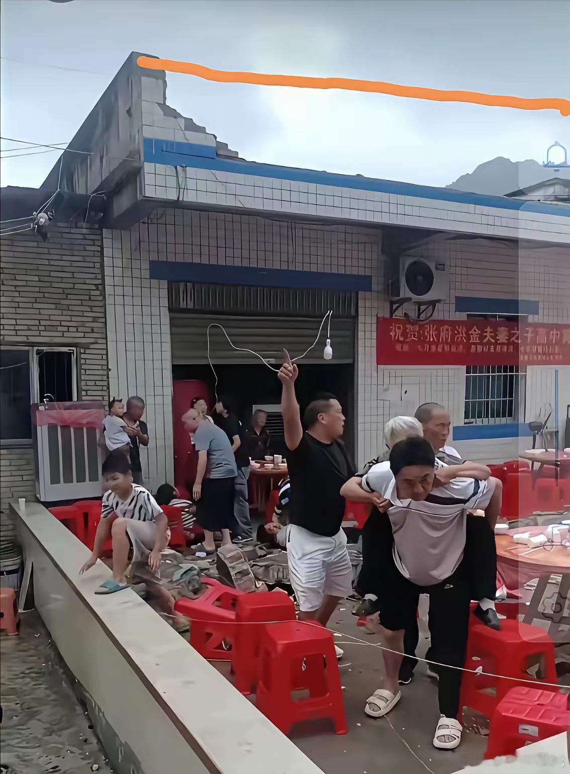 对于这个即将踏入大学的这个孩子也过残忍了吧！原本是一件值得开心的事情，但是竟然发