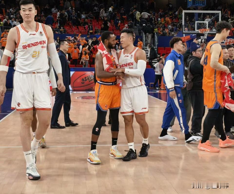 赢得对手的尊重！弗格谈贺希宁：“43分，极致的表现。”“今晚的贺希宁火力