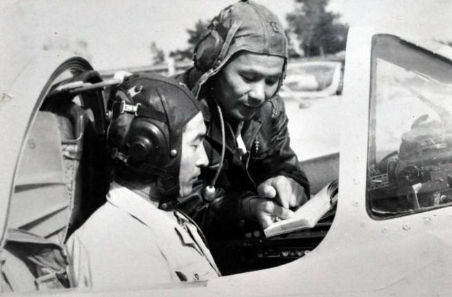 1967年6月，一架美军F-4C战机在南海上空三进三出，想把我军战机引向公海伏击