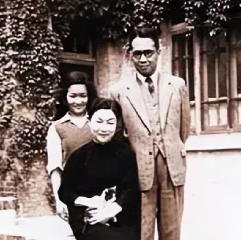 1973年，钱钟书的女儿钱瑗因洗衣服被邻居打了一耳光，他62岁的妻子杨绛立即冲上