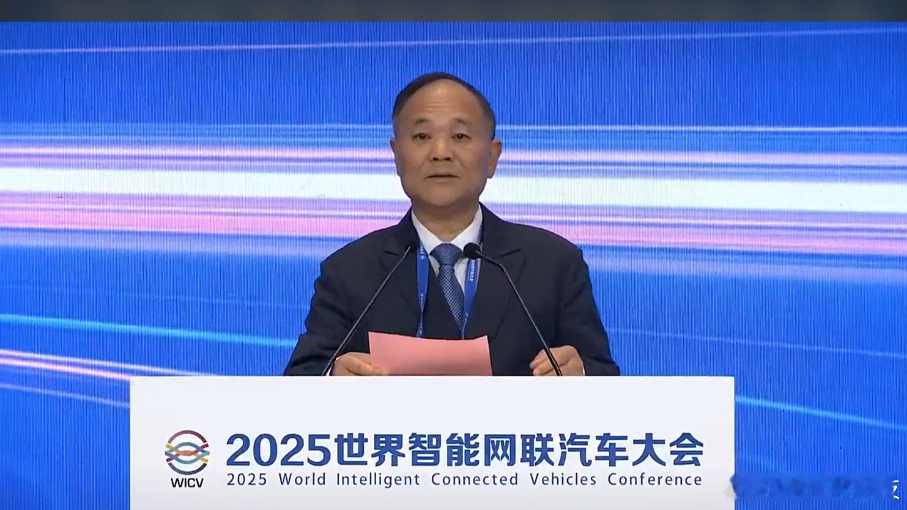 李书福提出智能网联汽车四大思考10月16日，在2025世界智能网联汽车大会上，