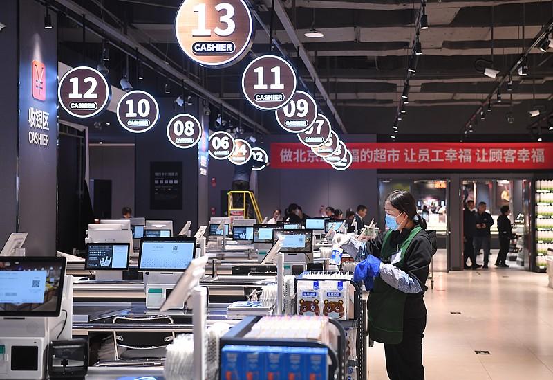 全国最低工资都破2000了，但“底线”和“体面”还差着一大截人社部最新数据出