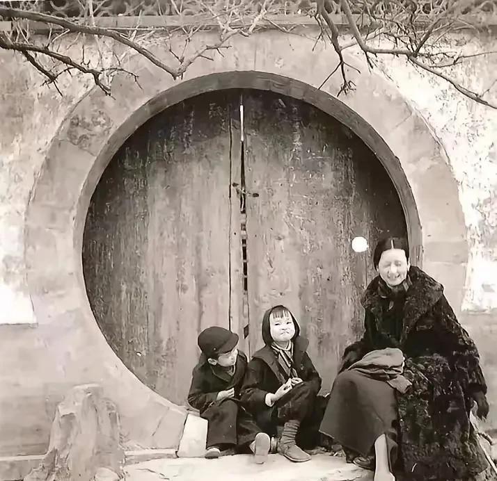 林是真正意义上的大家闺秀，书香世家老照片这是1935年，林徽因带着儿女来