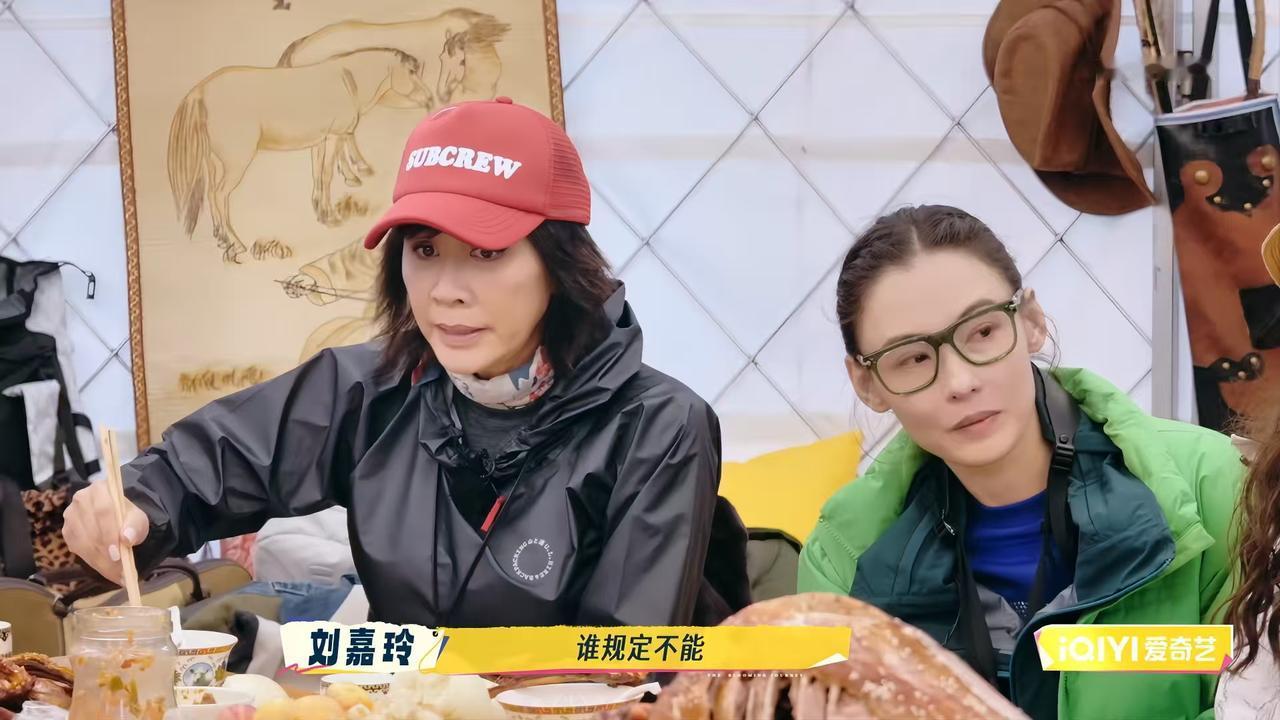 刘嘉玲:谁规定的?宁静说偶像男孩不能谈恋爱,刘嘉玲不解:“谁规定不能啊?”邵