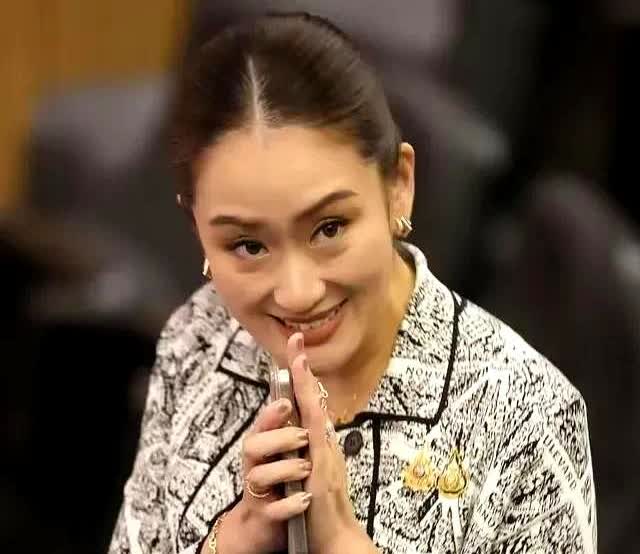 有一种预感洪森可能要凉凉了原因很简单毕竟七十多岁的年纪摆