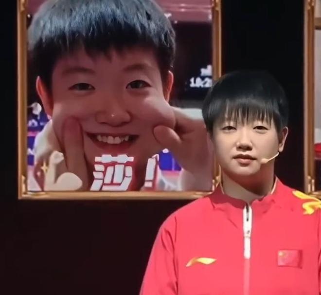 乒乓球运动员孙颖莎参加节目时谈及自己的表情包被大家广泛使用。她表示很少使用自己的