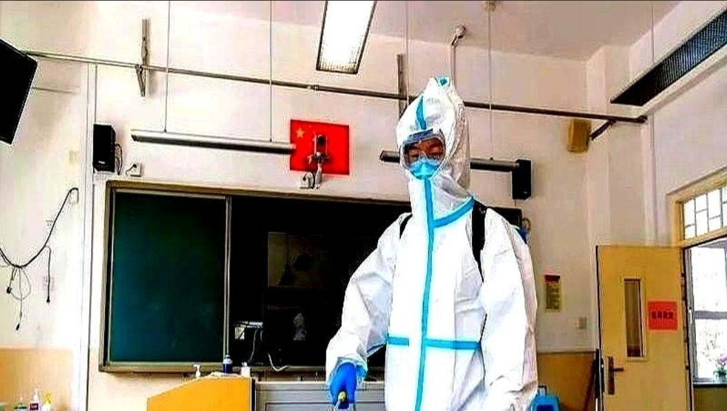 北大数学博士面临入职选择，南开给出讲师职位，月薪八千，且有六年“非升即走”的要求