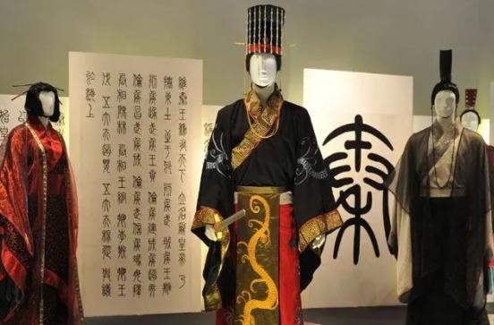 古人衣服拖地不怕脏？贵族有专人打理，清洁方式比想象更高级提到古代贵族的衣着，人