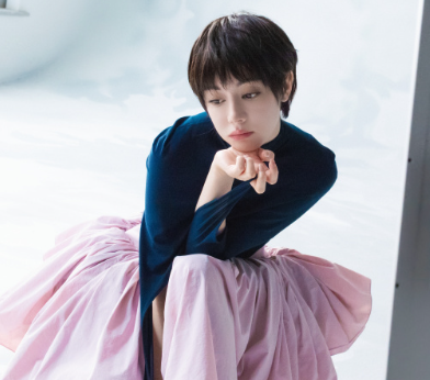 色彩冲破边界，风格挣脱框架