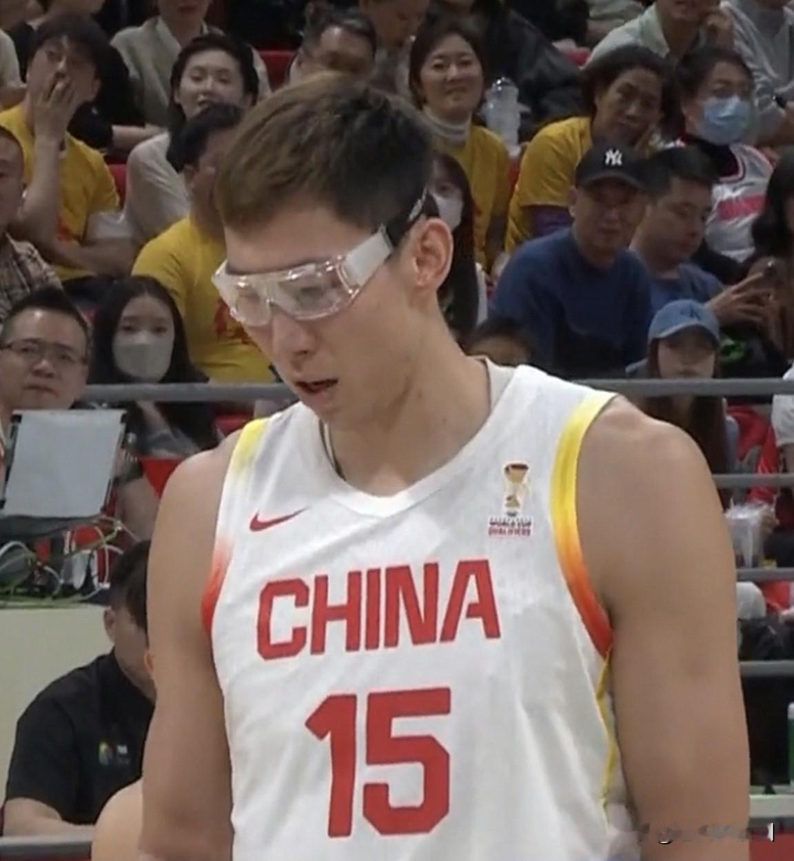 中国男篮为何若判两队？真正的原因找到了！赛前我分析两队论实力五五开，中国