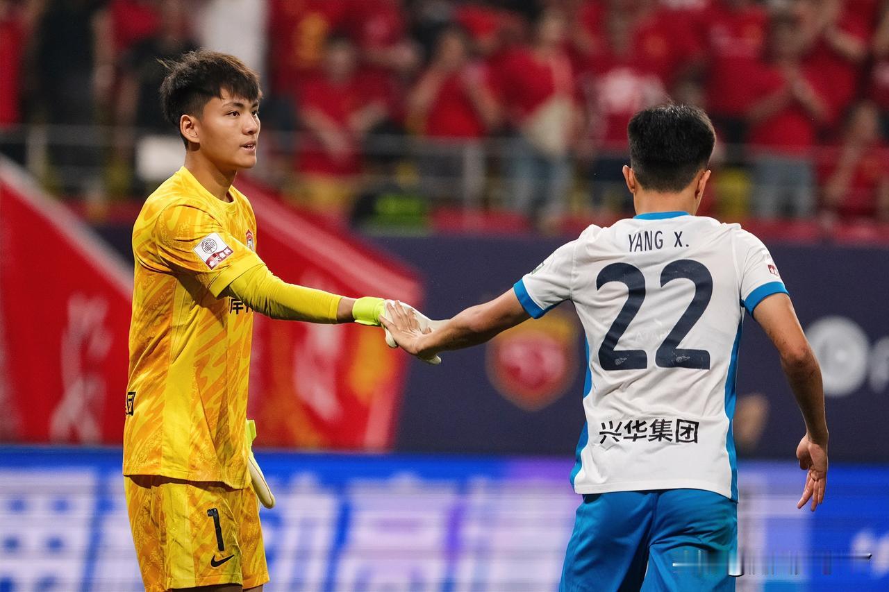 西海岸为什么不着急卖李昊杨希，原因太简单了！不是这两人不好，也不是没有球队