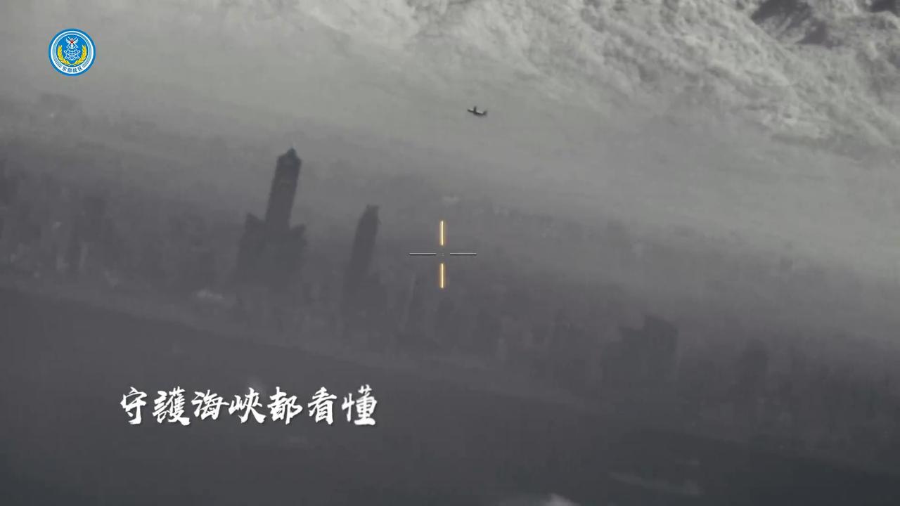 不单单台北101大楼，解放军战机拍摄到台岛高雄市85大楼！2025年12月31日