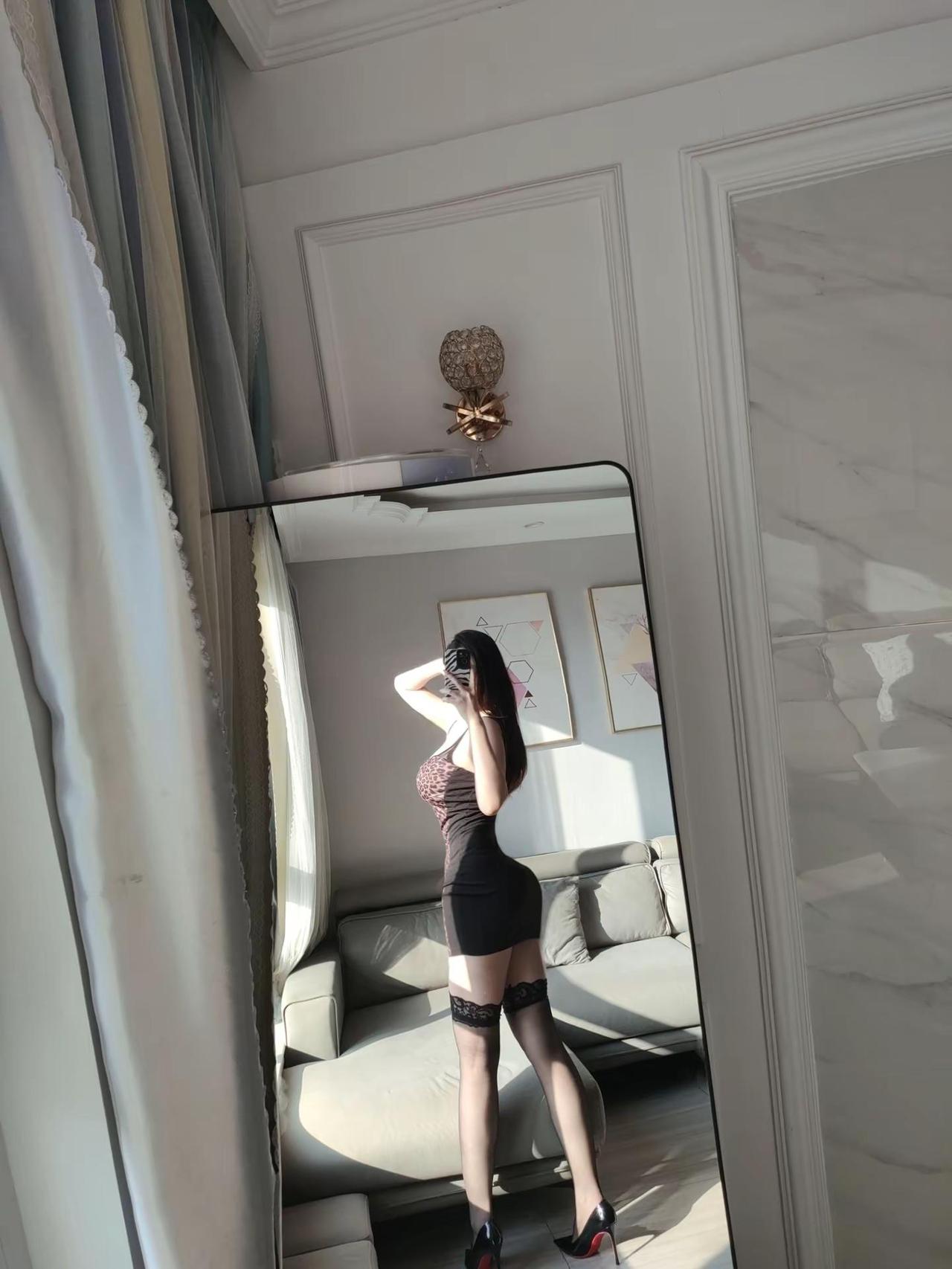 小性感蜜桃女孩欧美身材