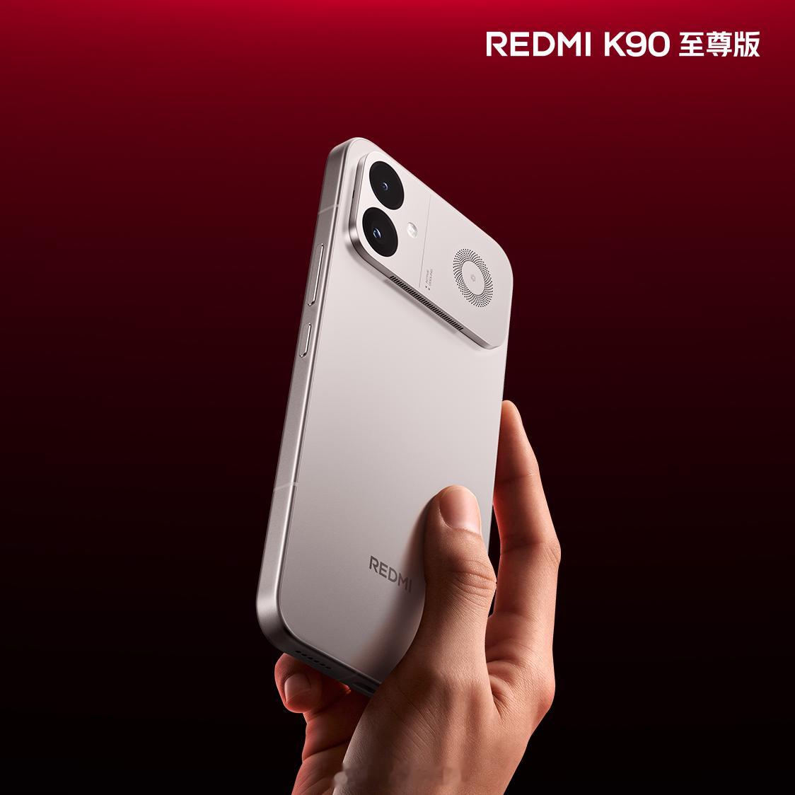 REDMI的银色一如既往的好看，这次K90至尊版「太空银」色也是一样，清冷简约