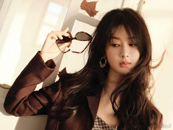 杨紫直播造型出图了！熟女感好重想叫妈妈谁懂