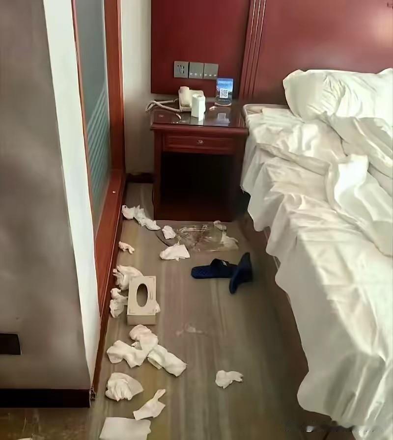 刚刷到个事儿，直接给我看反胃了。100块钱，3个小时，三男一女的狂欢，发泄完了