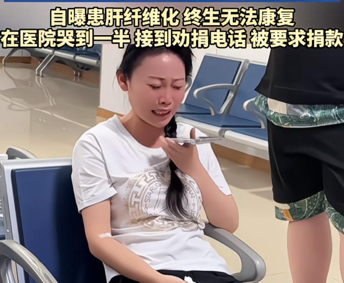 不知道大家还记得草根出身的“草帽姐”吗？她因参加星光大道而走红。而且她现在开直播