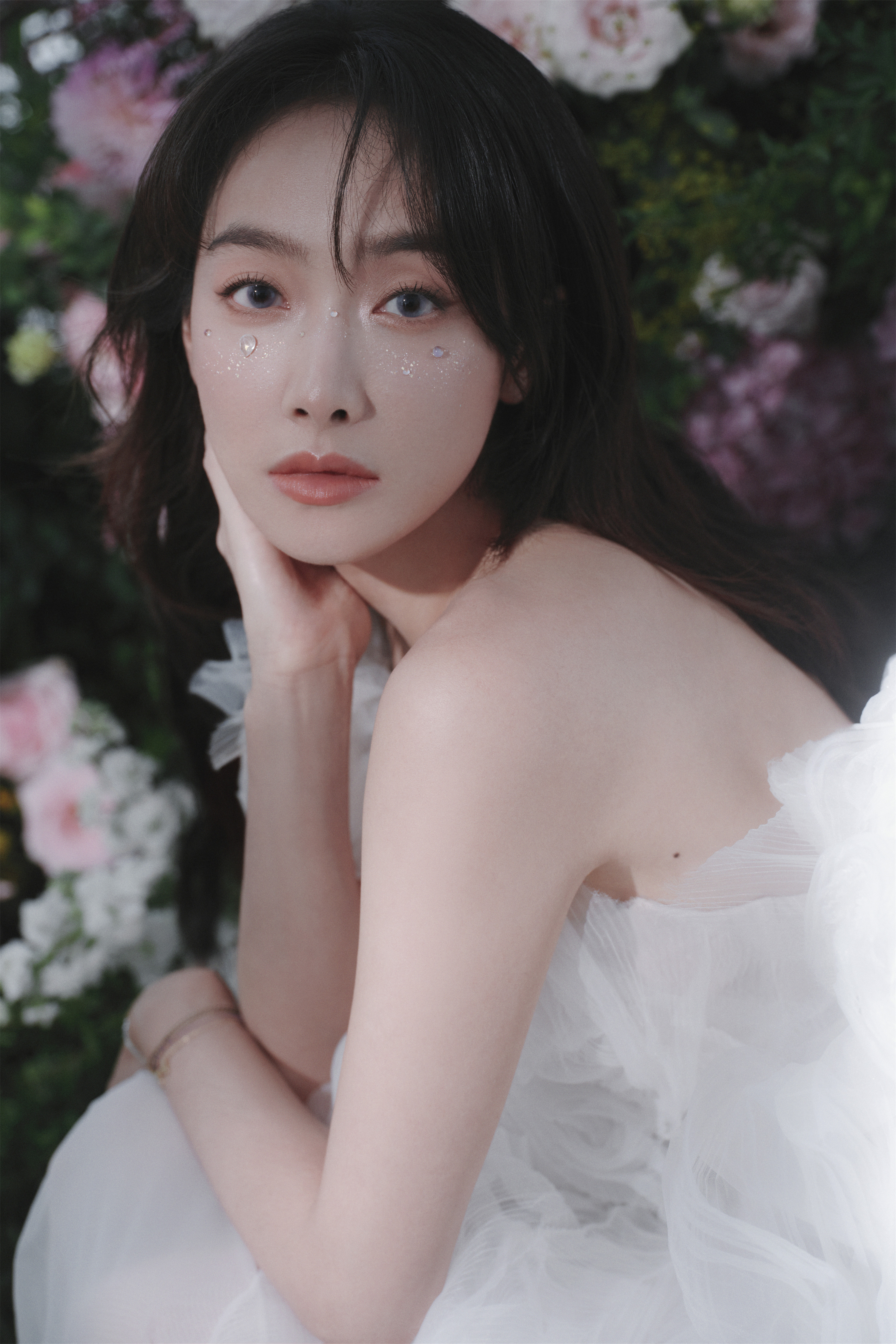 宋茜：洁白婚纱，梦幻花园，优雅绽放​​​
