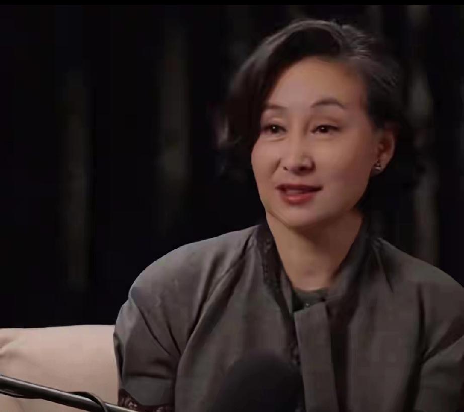 何超琼罕见追忆往事！与张国荣跨年有约，为陈百强破例扶灵意难平