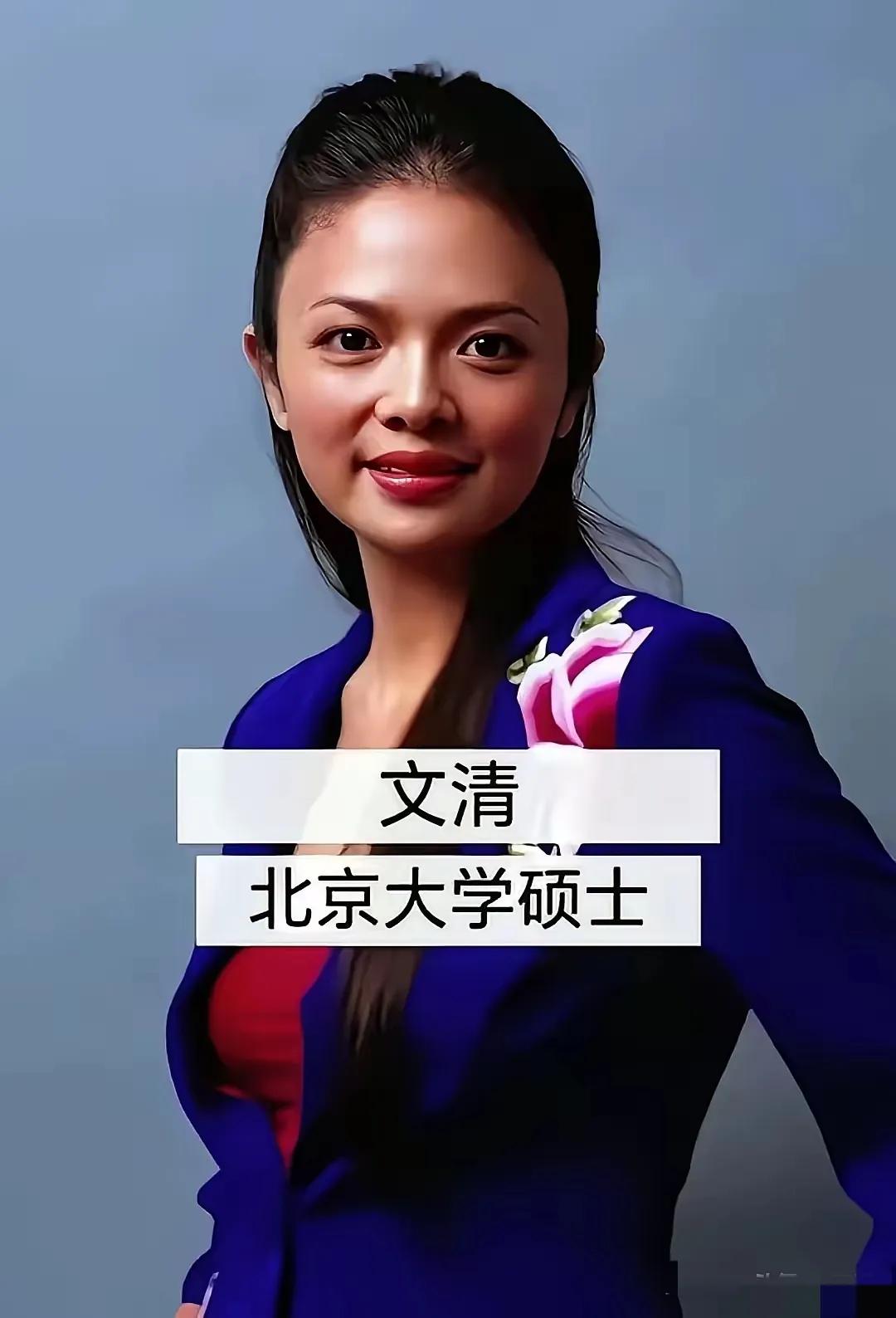 央视主持人在屏幕上从容大方，大气迷人。台上短短几分钟的从容淡定，靠的是长年累月的