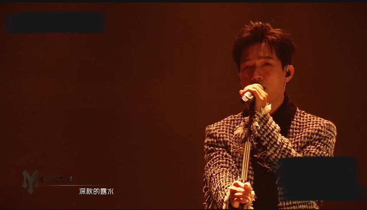 听听汪峰怎么评价陈楚生在披哥的舞台《光明》。重温披哥3陈楚生的这个舞台依然热血