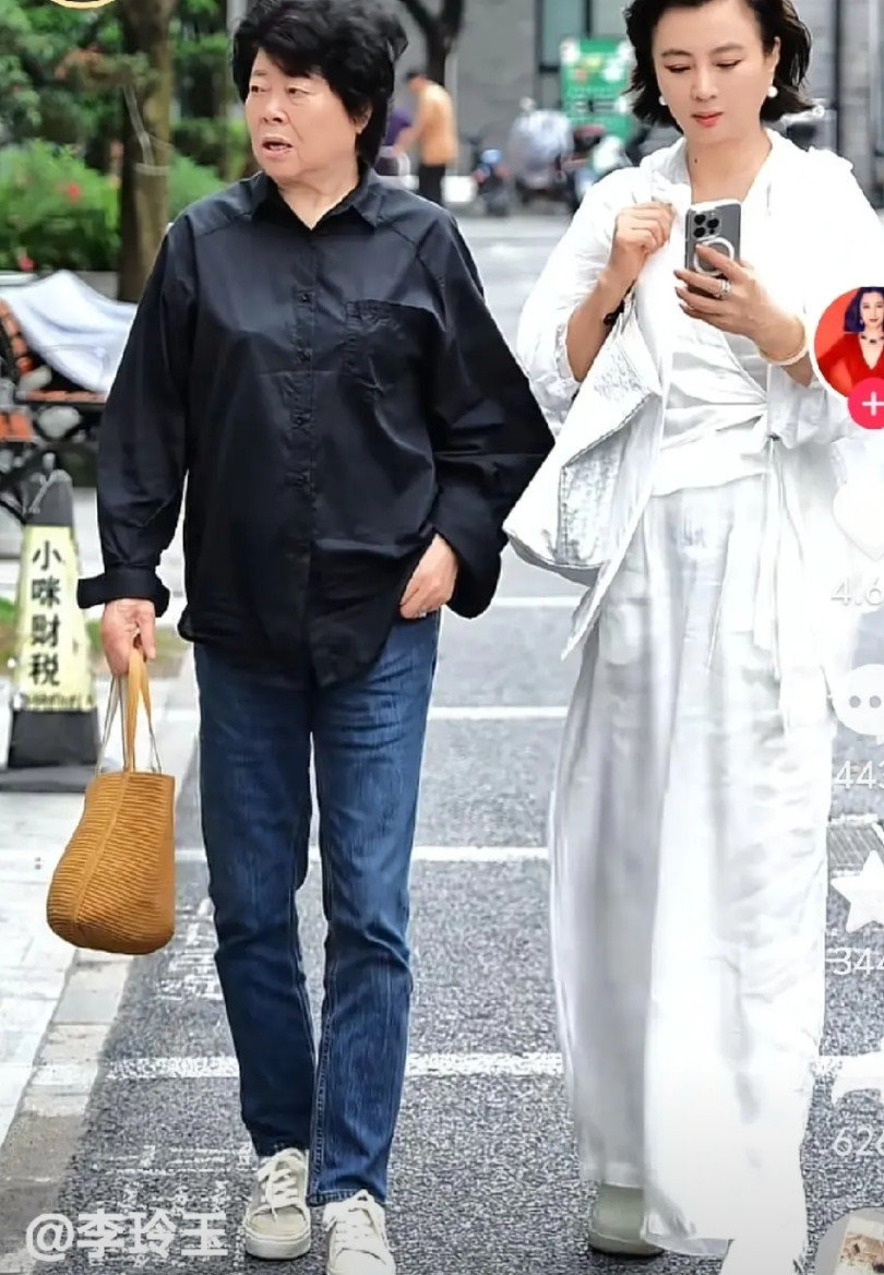 见证基因的时候到了。李玲玉和她的母亲。87岁的老太太，这状态说她五十，我也信