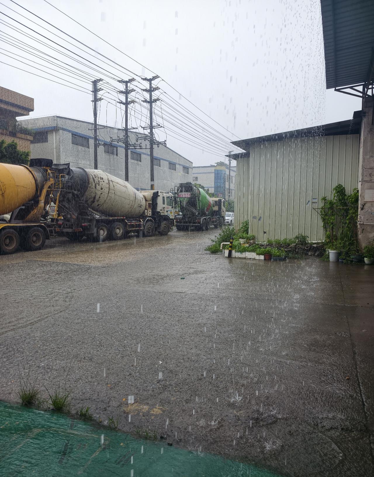 怪事！六月连续暴雨，一点都不热，老一辈悄悄提醒：千万别大意6月中旬以来，南方