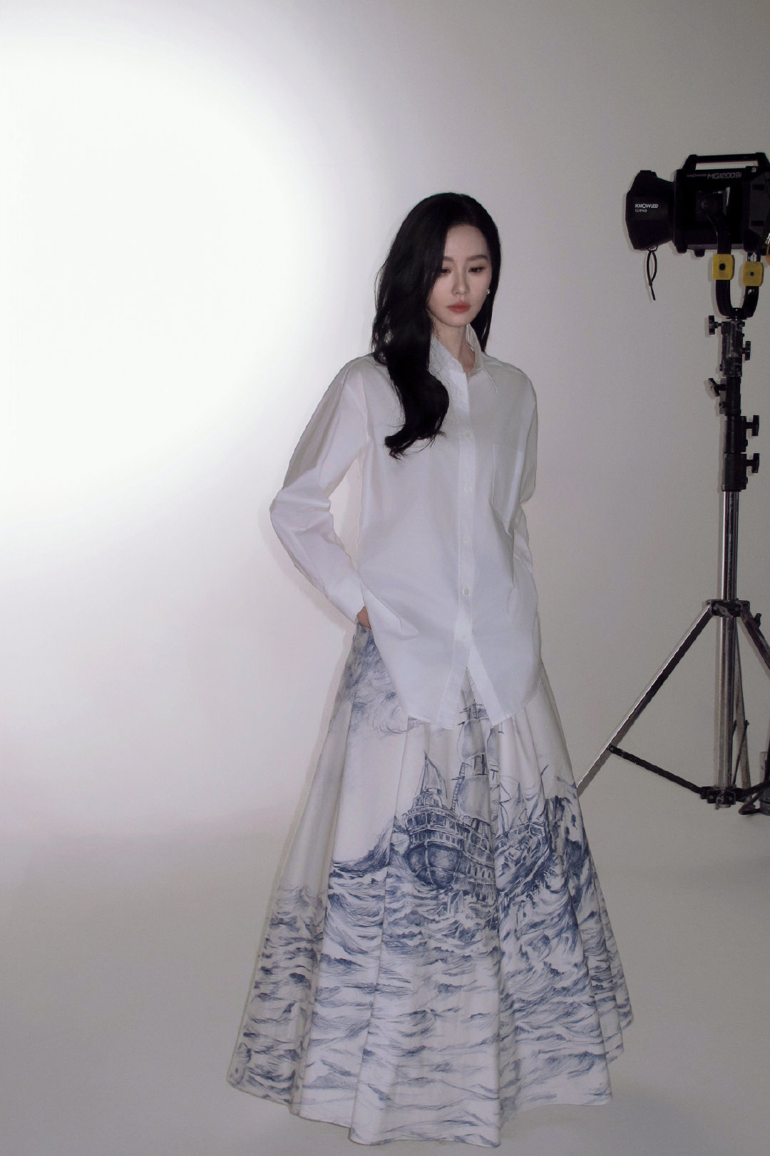 刘诗诗《淮水竹亭》剧宣花絮图，新中式风格InMoschino2025春夏系列