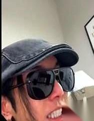 华晨宇那个砸了十几亿，要在云南抚仙湖边给粉丝盖“家”的项目，停了。不是暂缓，是