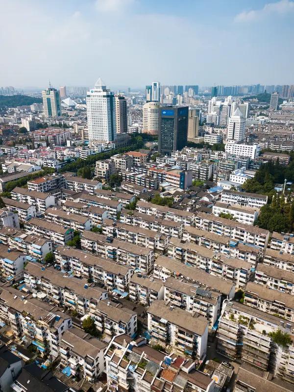 等不及拆迁，就亲自动手改造！浙江绍兴有个建成超30年的老小区，共有273户居民。