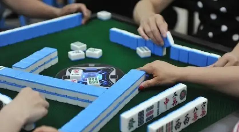 周日中午，兄妹五人在老大家包饺子，全麦皮配瘦肉蔬菜，吃前先测空腹血糖，数值从8