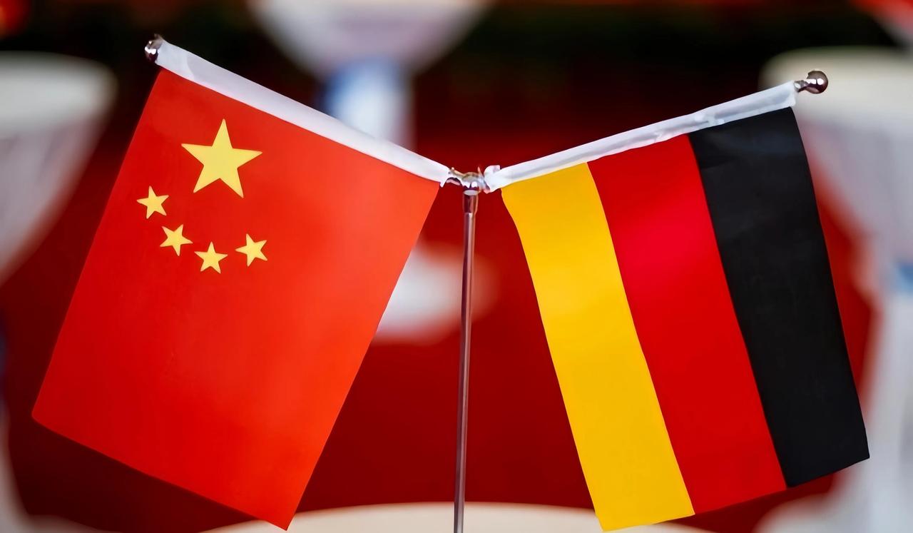 岛内学者廖明辉今日发文写道：“中国崛起之所以刺痛德国，不在于中国富起来，而在于德